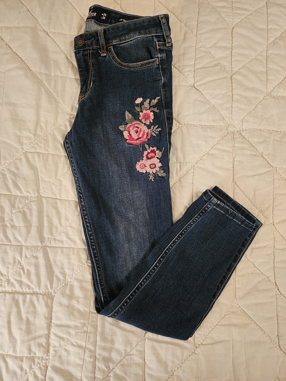 Hollister Floral Embroidered Low-Rise Super Skinny Crop Jeans - Size 1R - Picture 1 of 8